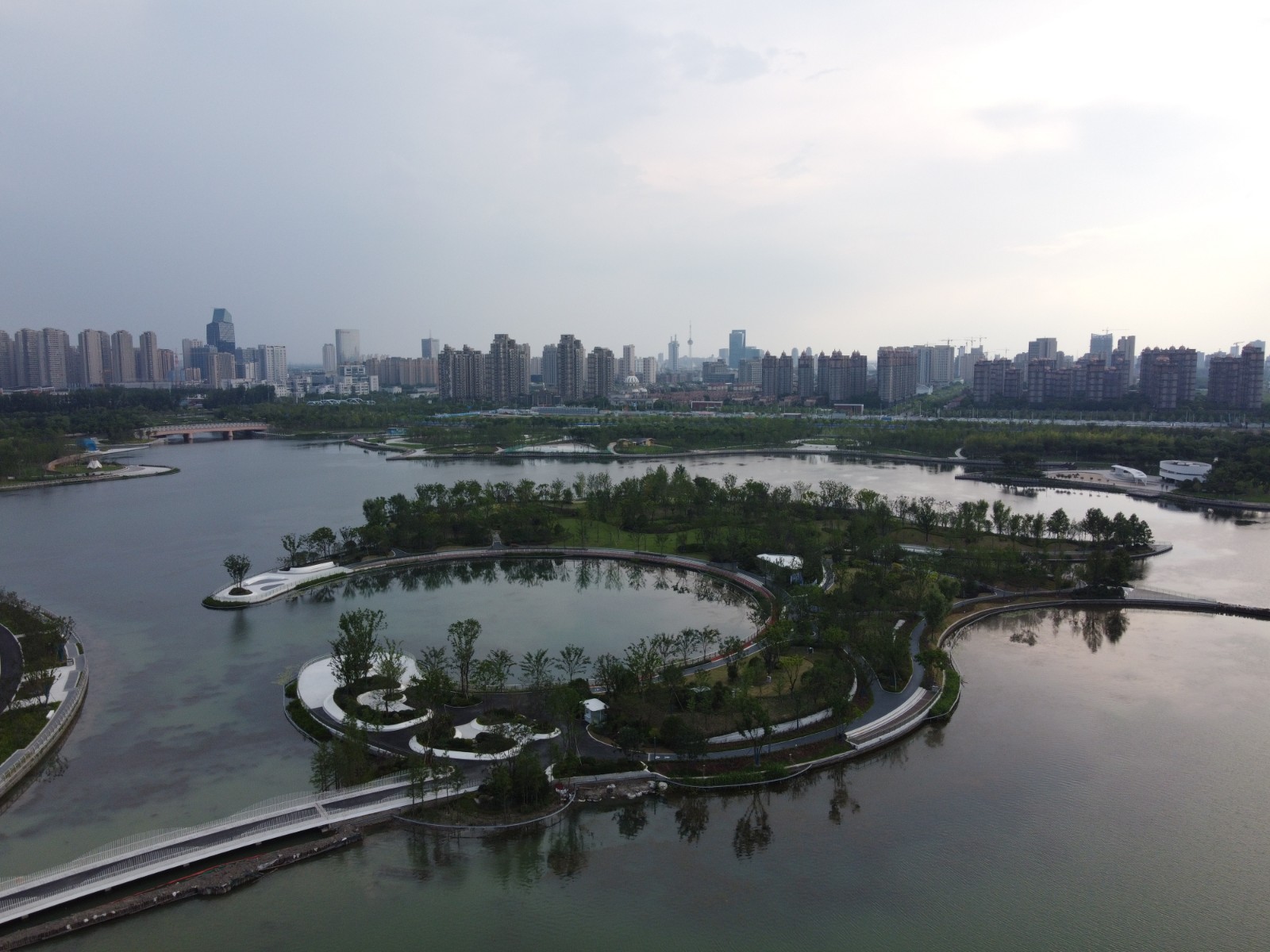 鸟的天堂鱼的世界花的海洋上海之鱼湖心岛绿化景观工程竣工